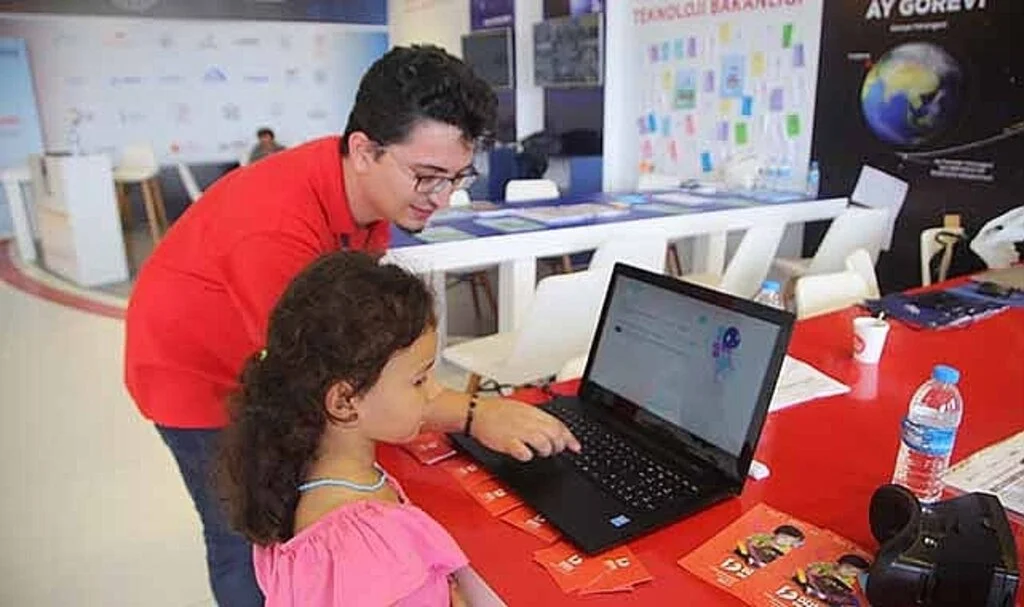 "Çocuk Google"ı ArfBot programı TEKNOFEST'te yerini aldı