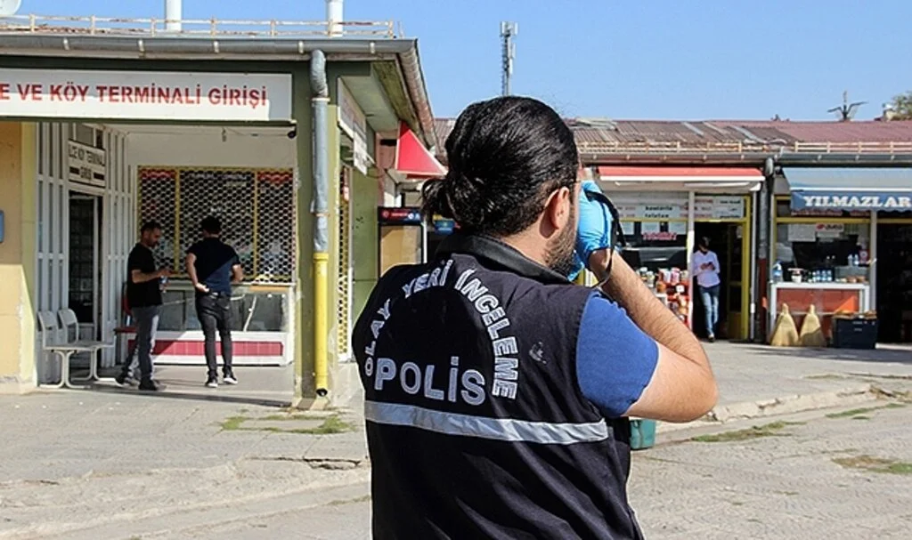 Çocuk yaşta hırsızlar altı iş yerine girdi, iş yeri sahipleri şikayetçi olmadı