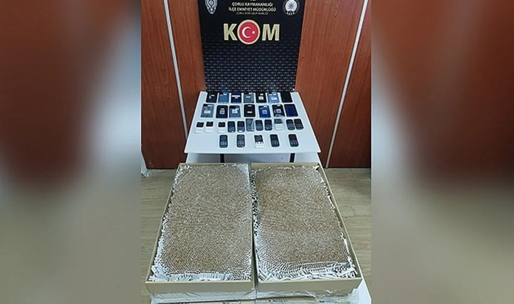 Çorlu’da kaçak telefon ve makaron ele geçirildi
