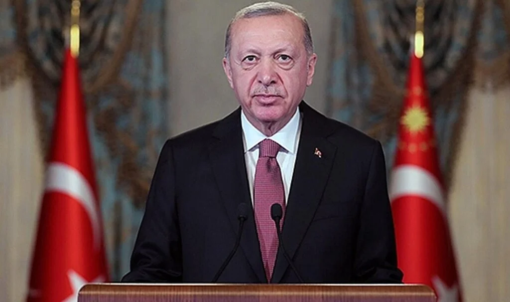 Cumhurbaşkanı Recep Tayyip Erdoğan:"Birileri, Ülkemizin Adalet Sistemini Suç Çetelerinin Kirli Oyunlarına Kurban Etmek İçin Var Gücüyle Uğraşıyor. Böyle Bir Rezilliğe Asla İzin Vermeyeceğiz"