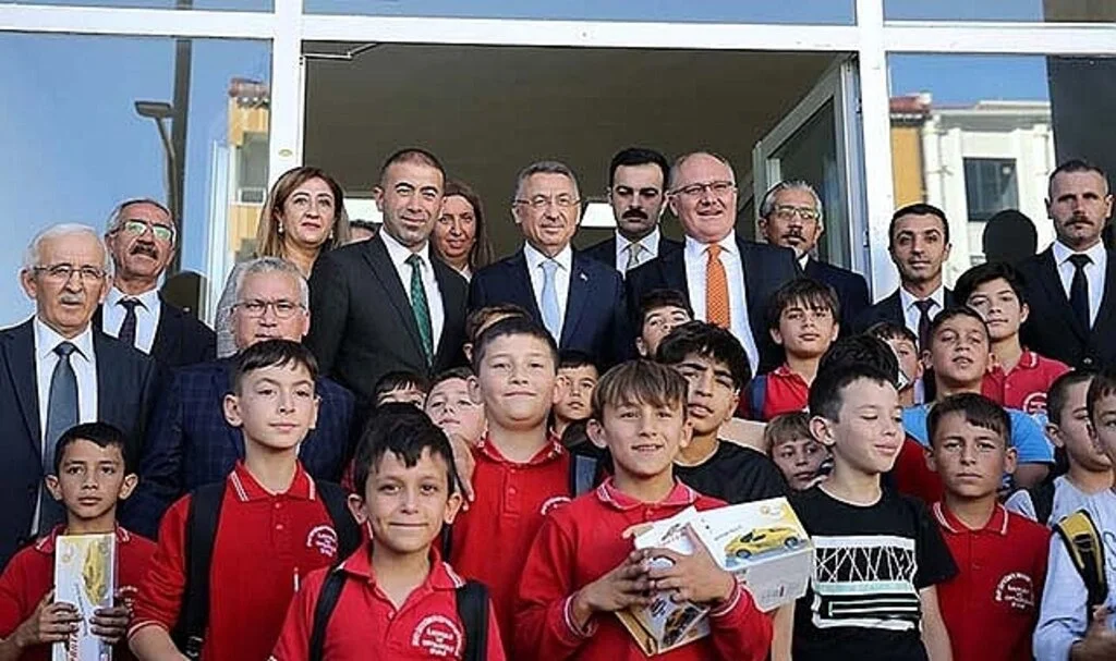 Cumhurbaşkanı Yardımcısı Oktay, Sivas'ta Alibaba Cemevi'ni ziyaret etti