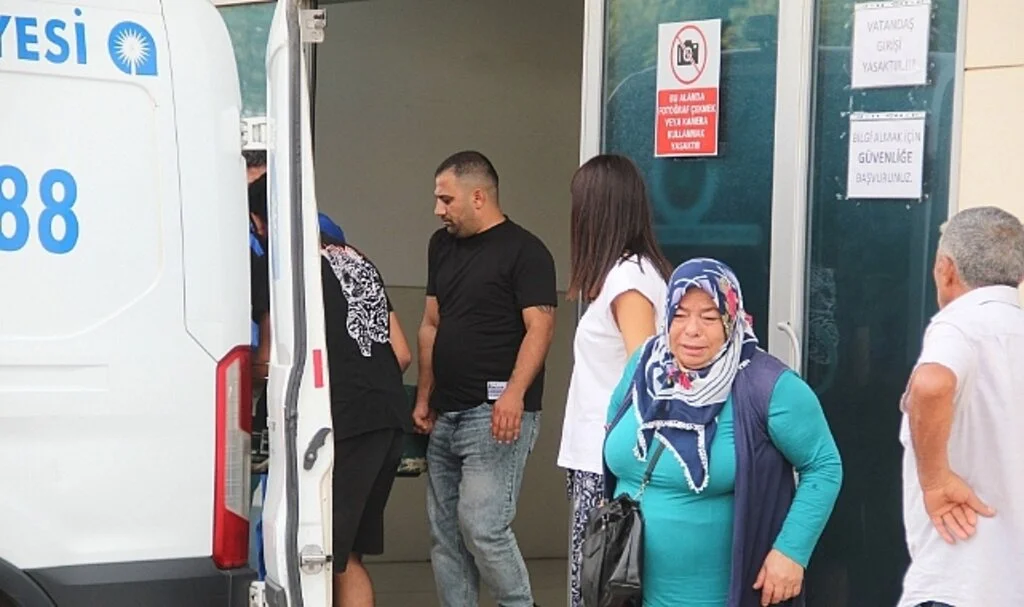 Darp edildikten sonra taksinin altında kalan gencin cenazesi adli tıptan alındı