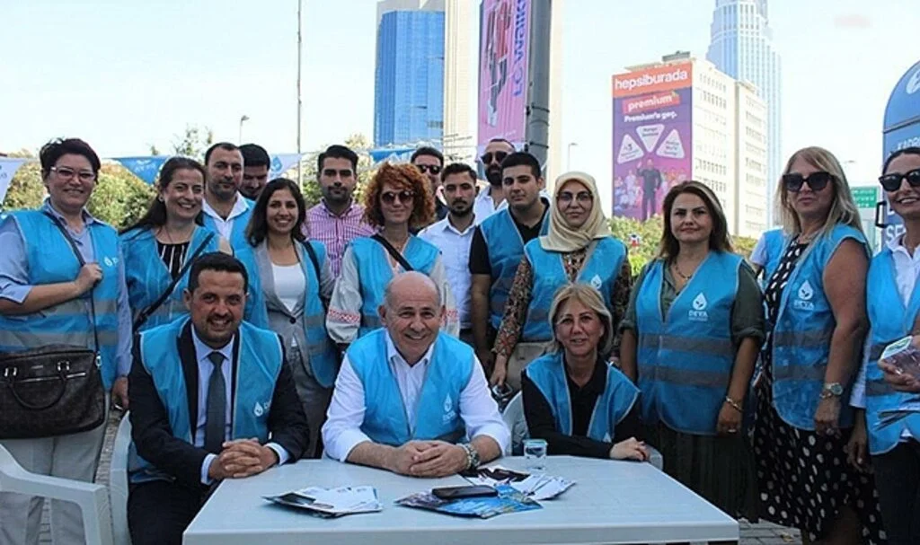 DEVA Partisi İstanbul İl Başkanlığı, ÖSYM Binası Önünde 'KPSS Nöbeti' Tutmaya Başladı