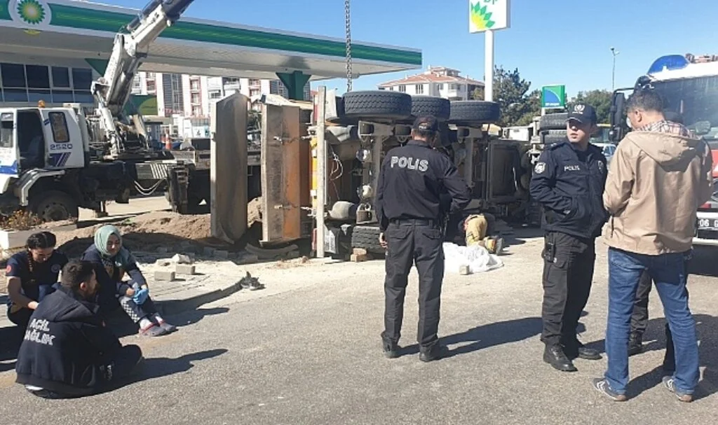 Devrilen kamyonun altında kalan genç kız hayatını kaybetti