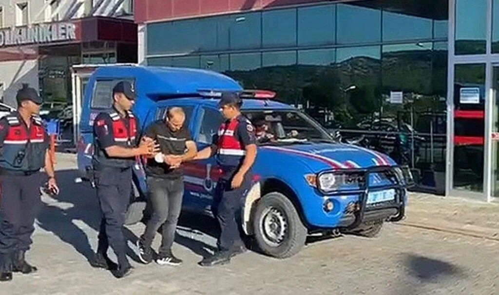 Dolandırdıkları altınları restoranda paylaşan şebekenin 3. ortağı yakalandı