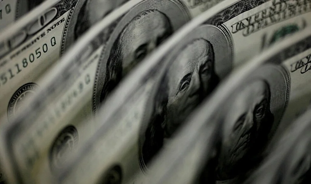 Dolar yeniden yükseliyor, eurodaki düşüş sürüyor