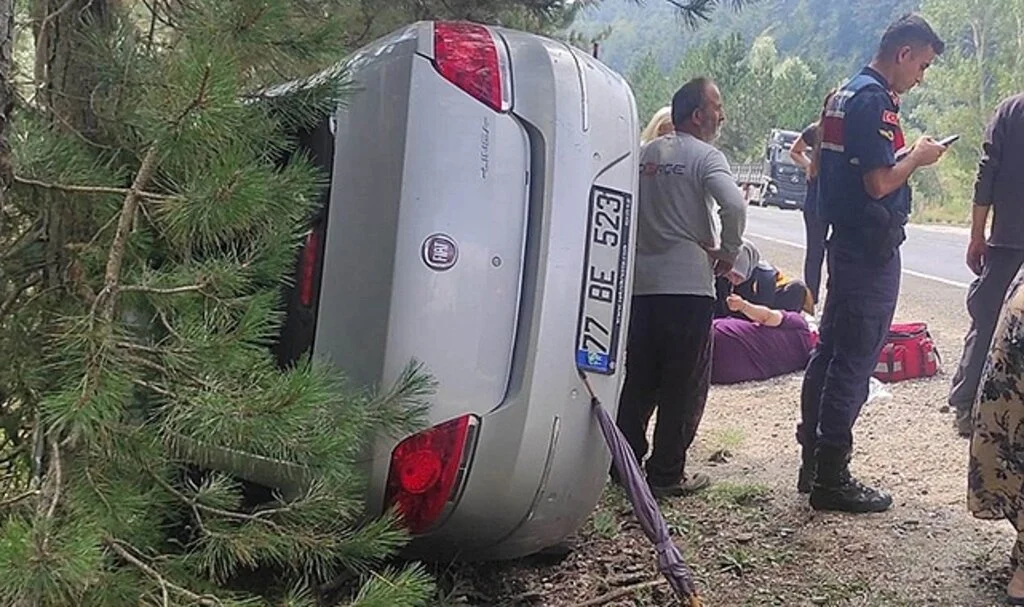 Domaniç’te trafik kazası: İkisi çocuk 6 yaralı