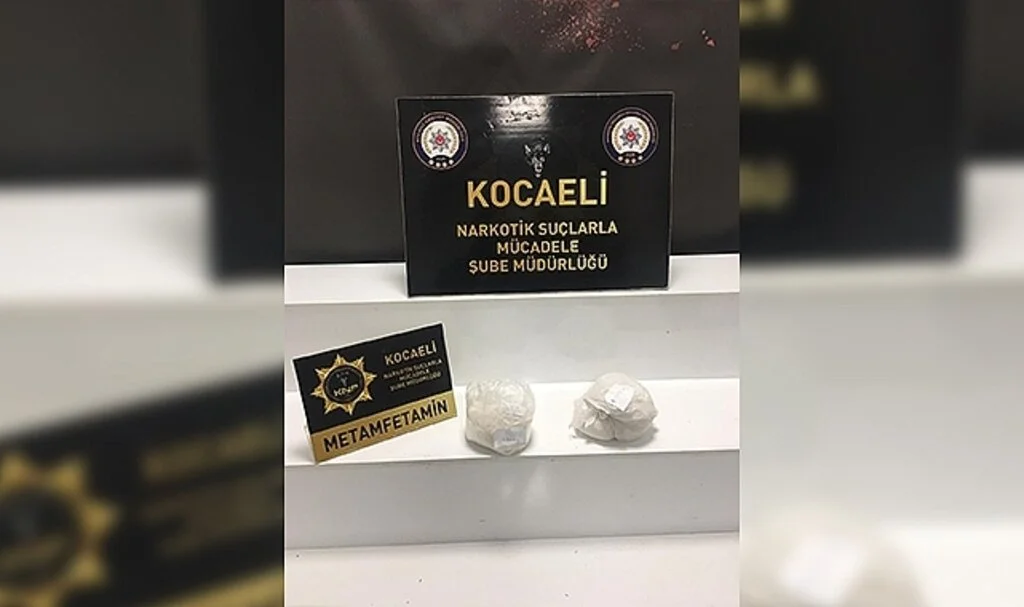 Durdurulan araçtan 2 kilo uyuşturucu çıktı