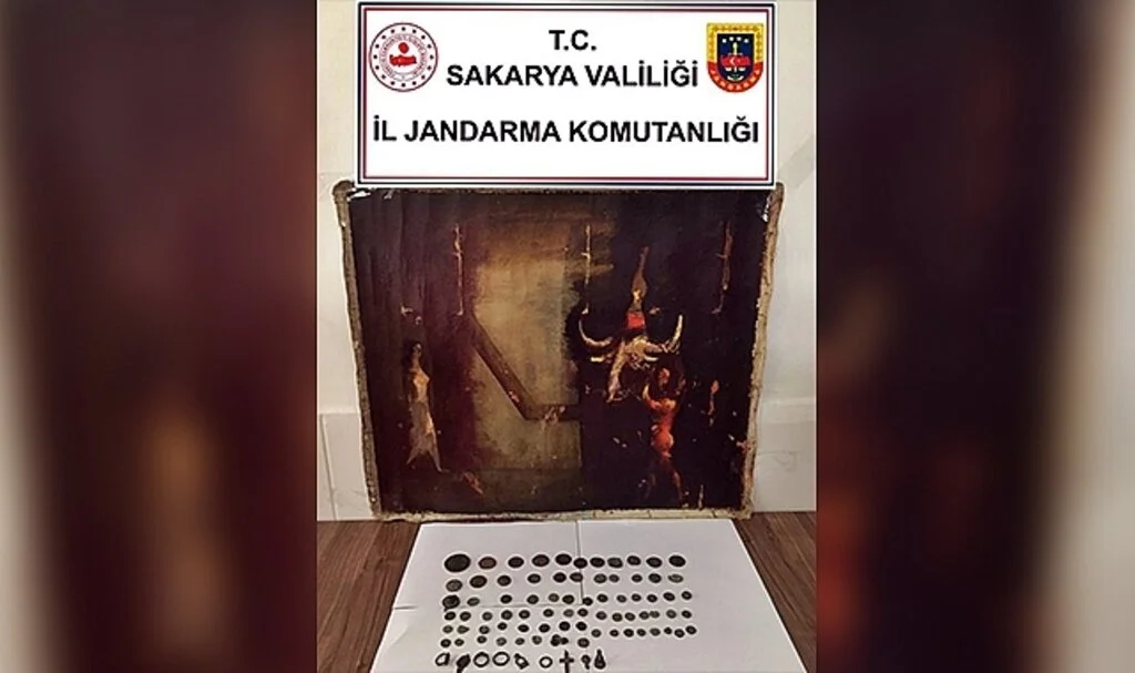 Durdurulan araçtan onlarca tarihi eser ele geçirildi: 3 gözaltı