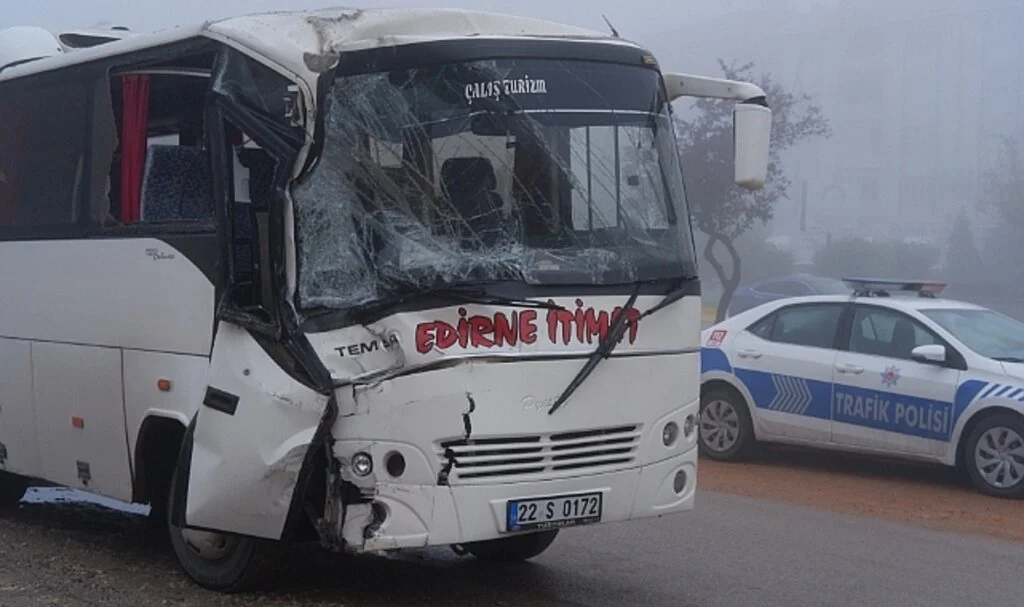 Edirne’de trafik kazası: 20 yaralı