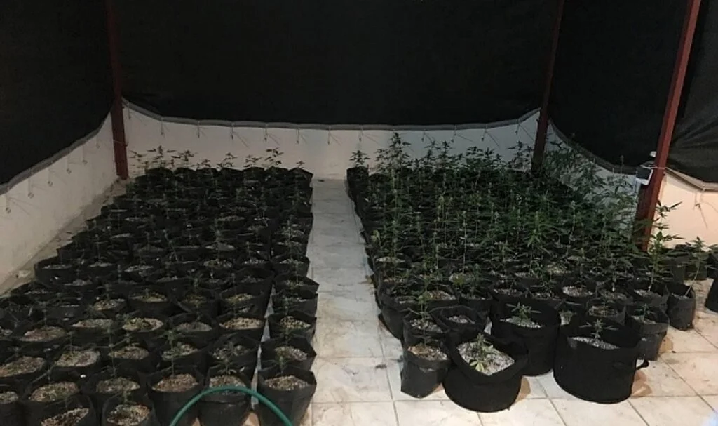 Edremit’te polis lüks villaya uyuşturucu baskını yaptı