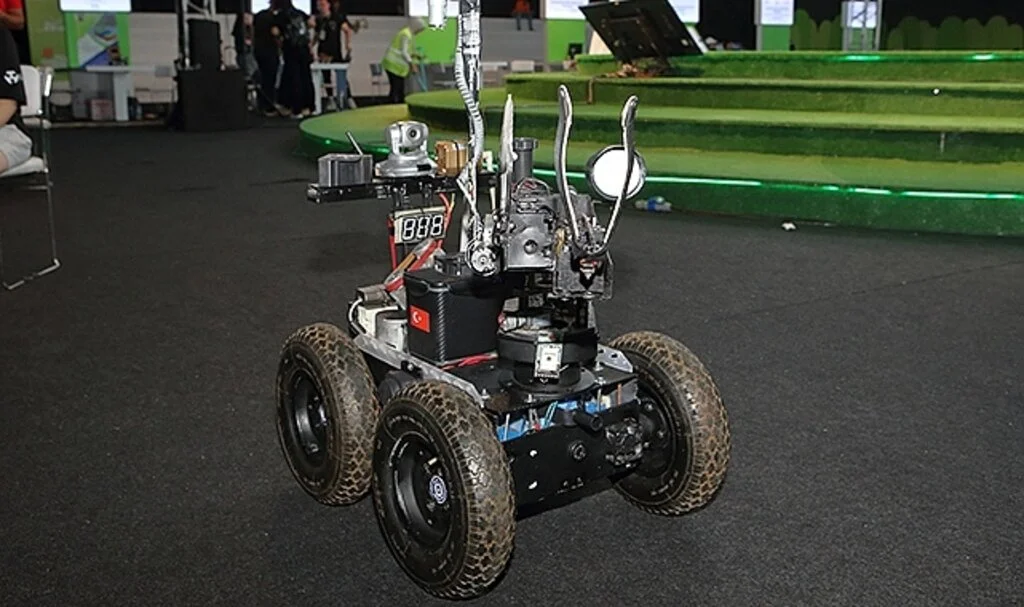 Ege Üniversitesi öğrencileri, arama kurtarma robotu geliştirdi