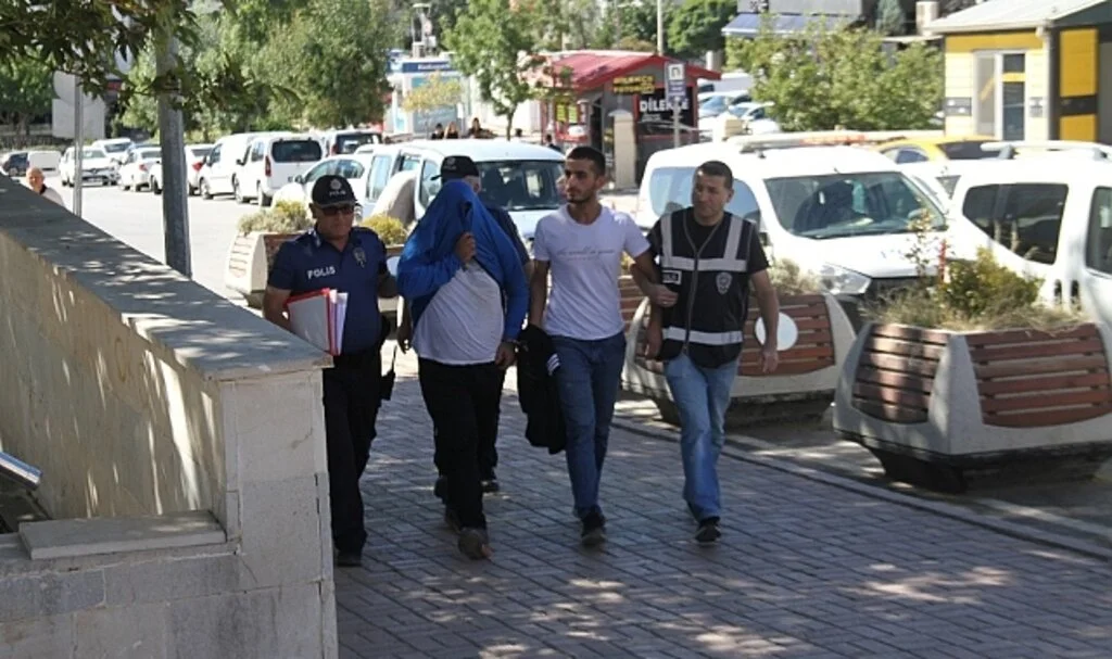 Elazığ’da 19 suç kaydı olan 2 hırsız kaza yaptıktan sonra yakalandı