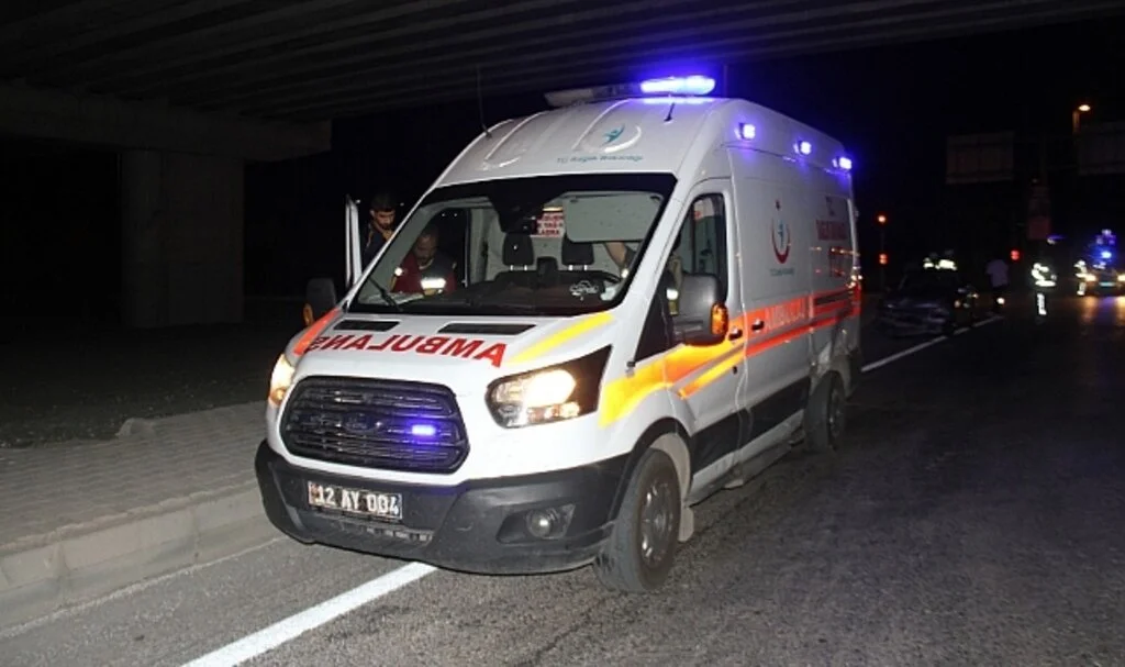 Elazığ’da ambulans ile otomobil çarpıştı: 2 yaralı
