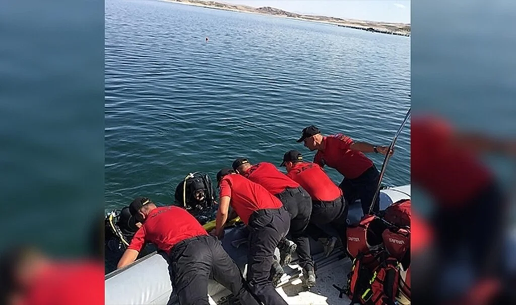 Elazığ’da baraj gölünde kaybolan şahsın cansız bedeni sudan çıkarıldı