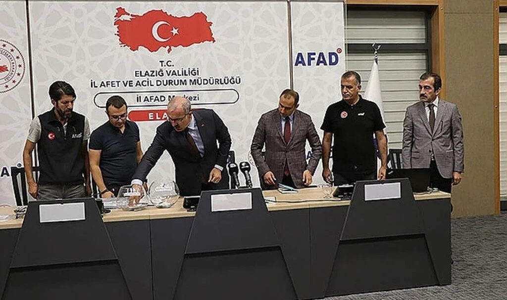 Elazığ'da depremden etkilenen 74 hak sahibi için kura çekildi