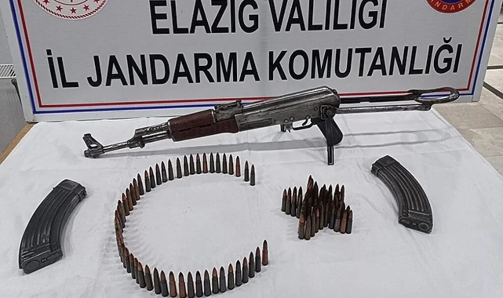 Elazığ’da silah kaçakçılarına yönelik operasyonda Kalaşnikof ele geçirildi