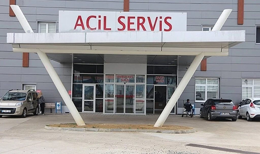 Elini makineye sıkıştırdı, hastanelik oldu