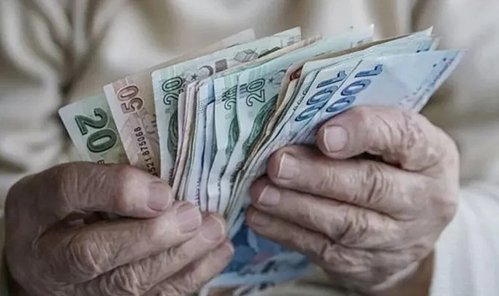 Emekliler dikkat! SGK harekete geçti, uzmanlar uyarıyor: Emekliliğinizi yakmayın