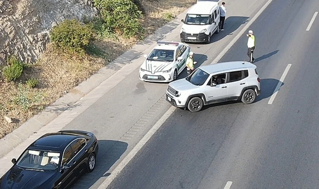 Emniyet şeridi kurnazları polisten kaçamadı