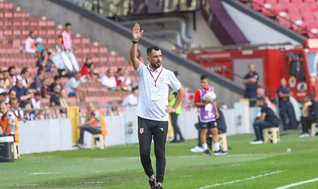 Emre Bayraktar ilk maçında 3 puan aldı