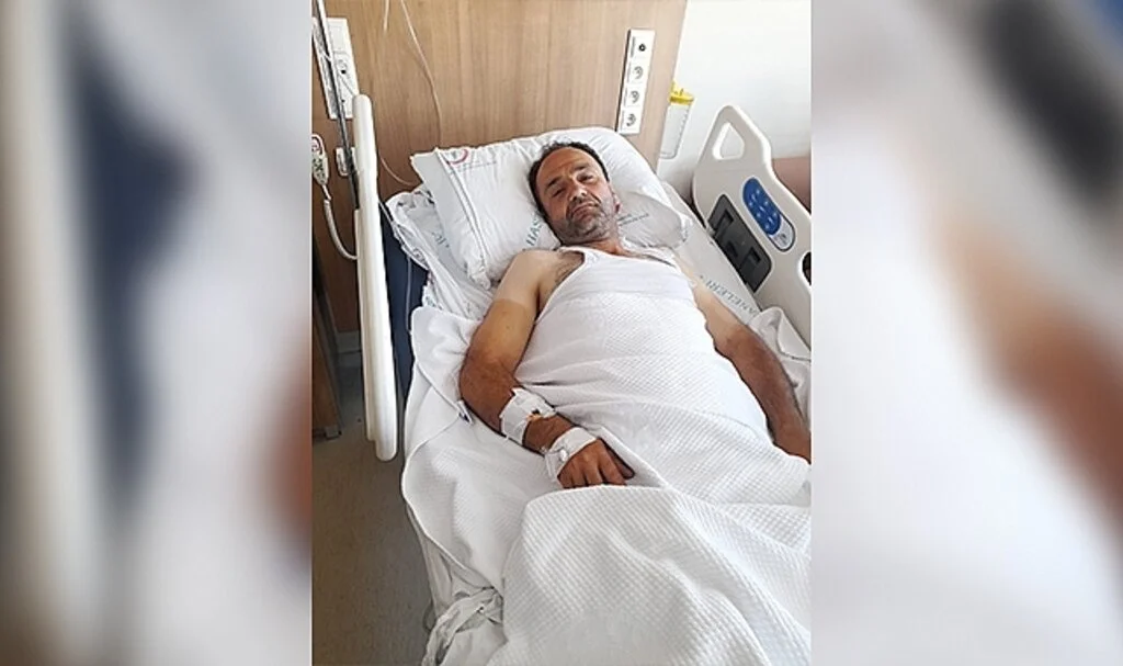 Erik toplamak için çıktığı ağaçtan düşen vatandaş hastanelik oldu