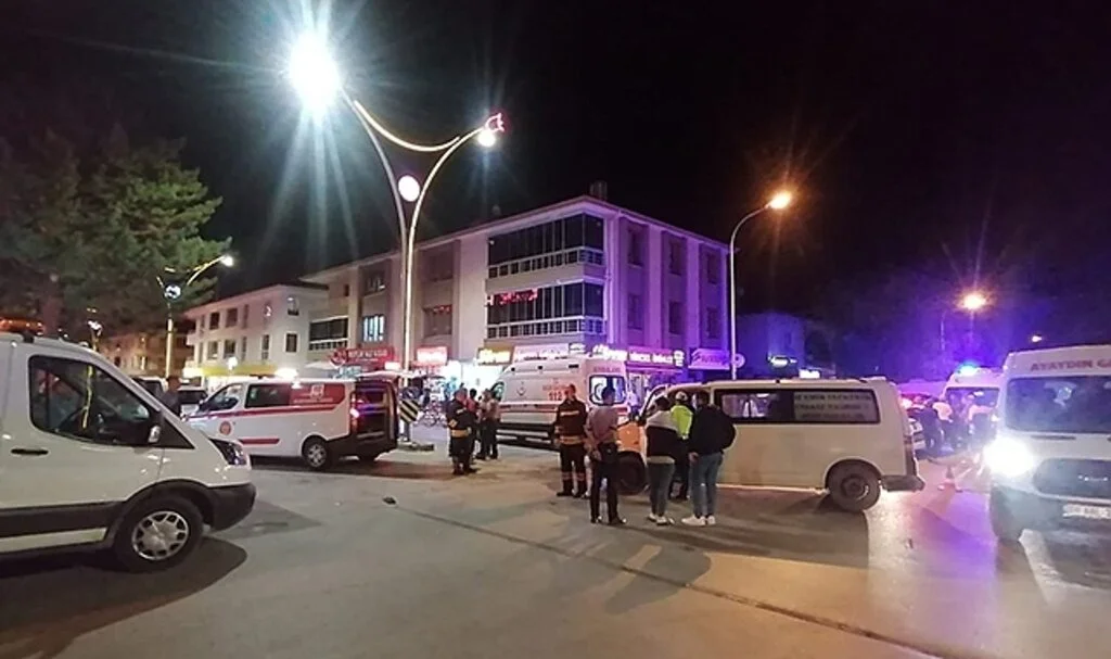 Erzincan'da trafik kazası: 3 yaralı