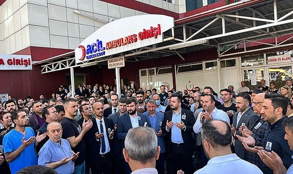 Esenyurt Devlet Hastanesi’nde öldürülen güvenlik görevlisi için anma töreni düzenlendi