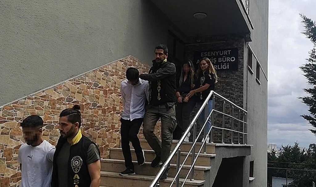 Esenyurt'ta arkadaşını bıçaklayarak ölüme terk etti