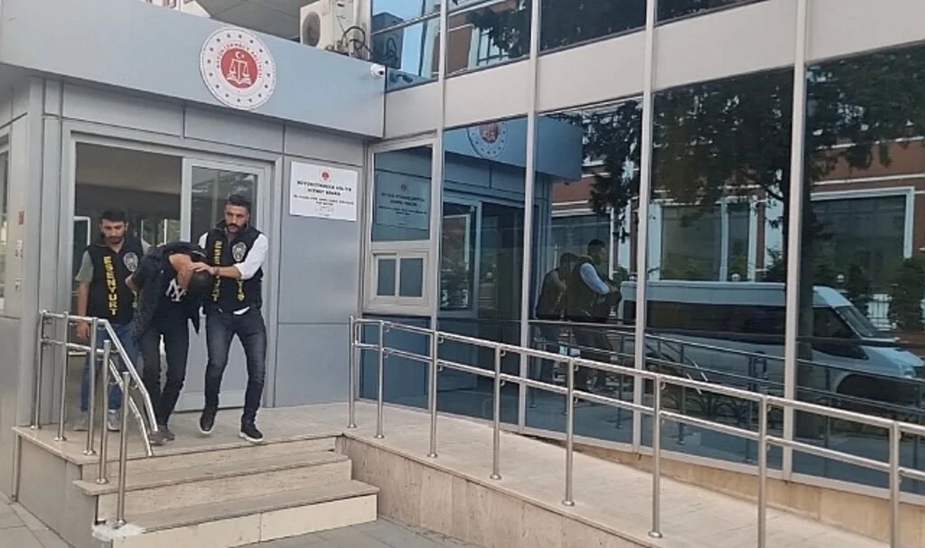 Esenyurt’ta şakalaşırken arkadaşını öldürdü