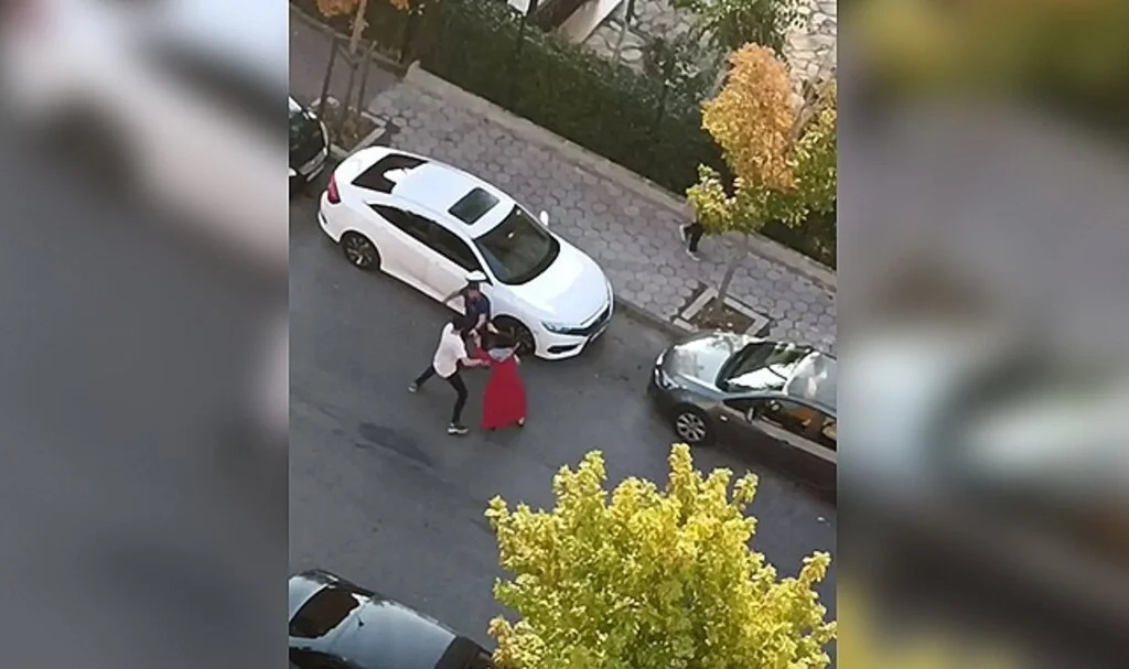 Esenyurt'ta sokak ortasında kadına şiddet anları kamerada