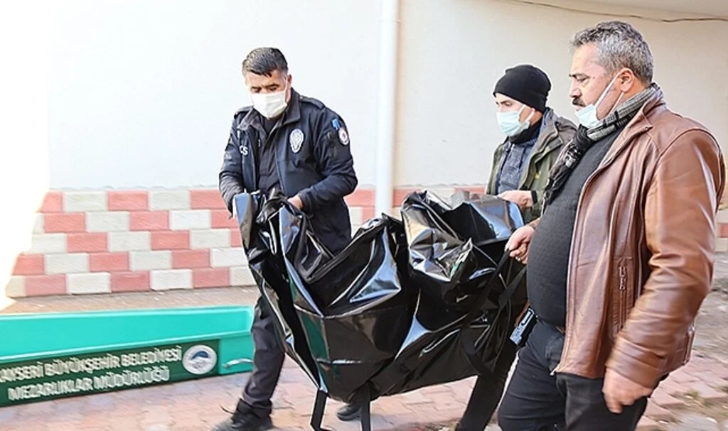 Eşi ve üvey kızının boğazını kesen şahsa ceza yağdı