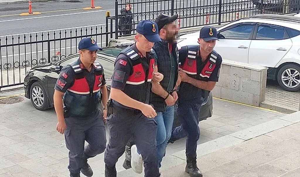 Eşini öldürmek isteyen zanlı, JASAT ekiplerinin şafak operasyonuyla yakalandı