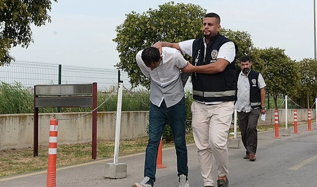 Eski karısını akşamları dışarı çıkıyor diye taşla öldürmüş