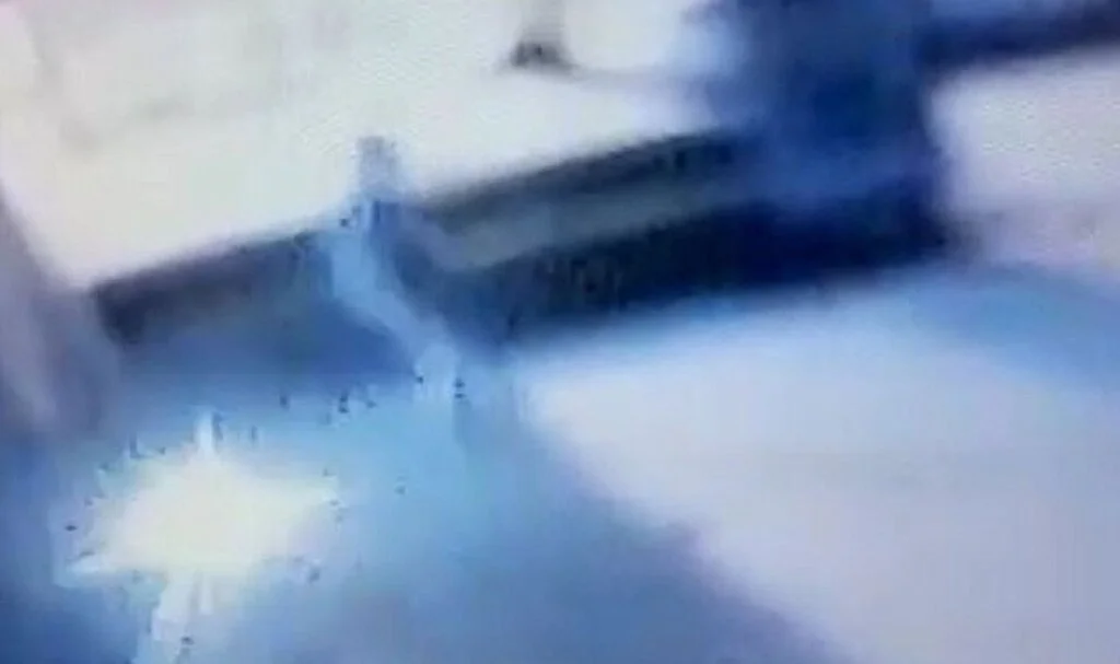 Eski kocasının iş yerini yaktı, sonra oturup izledi