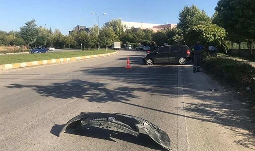 Eskişehir’de iki otomobil çarpıştı