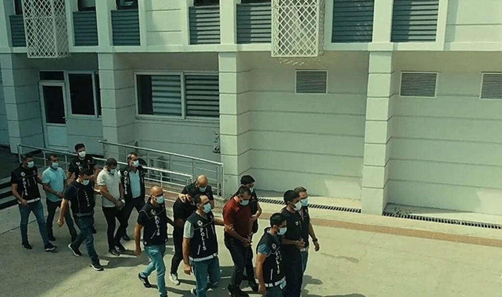 Et dolu tırla esrar taşıyan 5 kişi tutuklandı