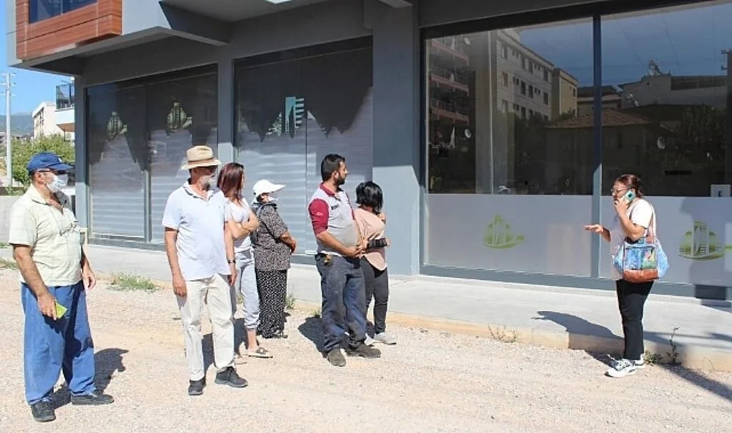 Ev sahibi olmak isteyenleri dolandırmışlardı: 4 tutuklama