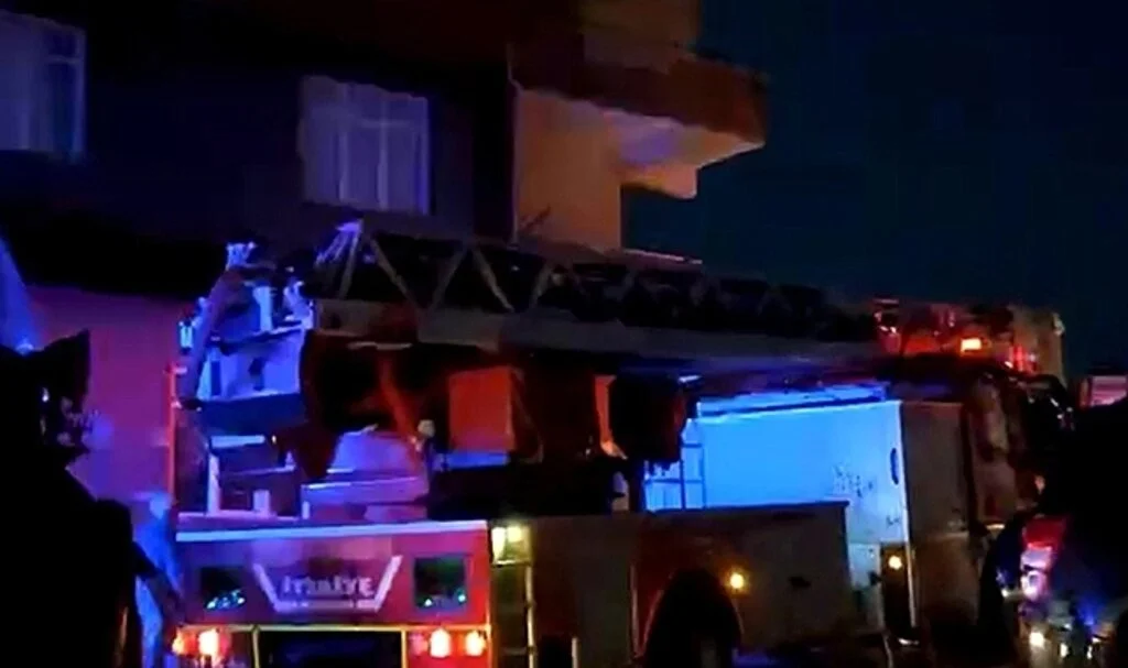  Evini yakmaya kalkıştı, 1 saatin ardından ikna edildi