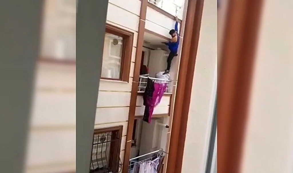 Evlenmek istediği kızın evini bastı, yakalanacağını anlayınca balkondan kaçtı