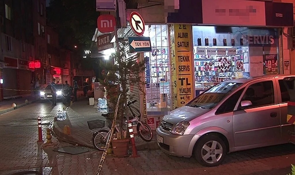 Fatih'te silahlı kavgada sokaktaki esnaf vuruldu
