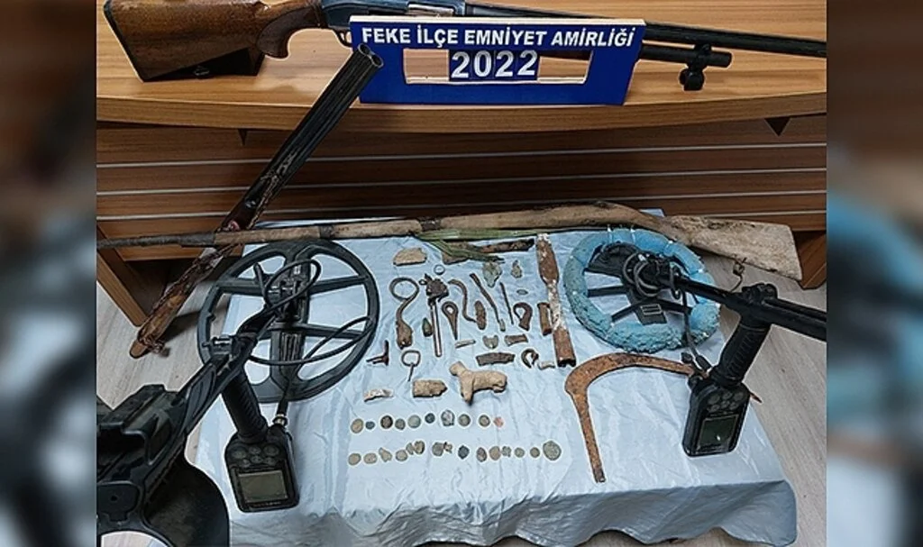 Feke polisinden tarihi eser operasyonu: 4 gözaltı