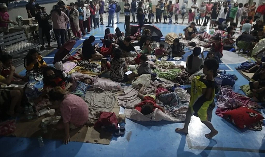 Filipinleri vuran Noru Tayfunu’nda 5 kurtarma görevlisi öldü