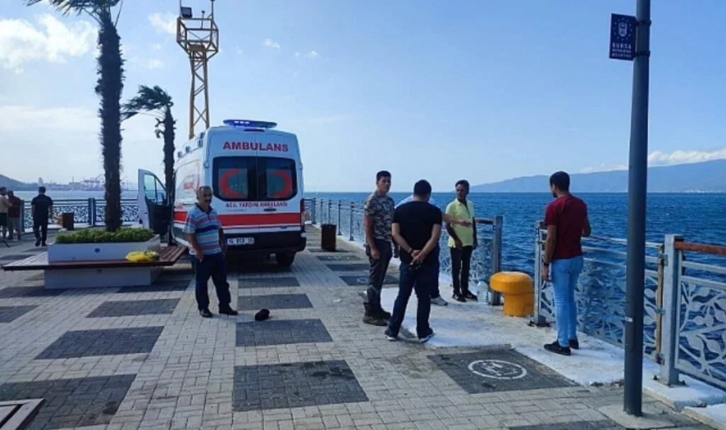 Fırtınada iskeleden denize düşen yaşlı adam hayatını kaybetti