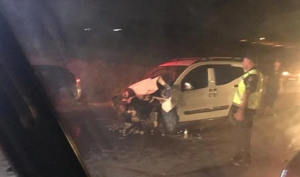  Gaziantep'te ticari araç ile otomobil kafa kafaya çarpıştı: 8 yaralı