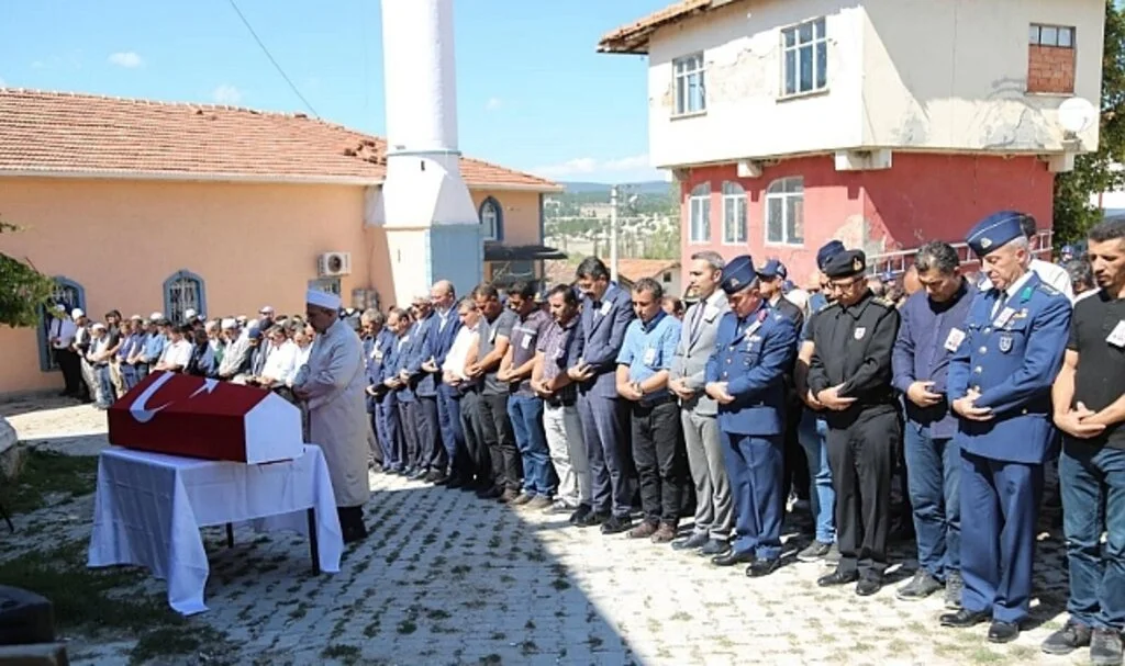 Gaziler Günü’nde vefat eden Kıbrıs gazisi Ömer Çakır, toprağa verildi