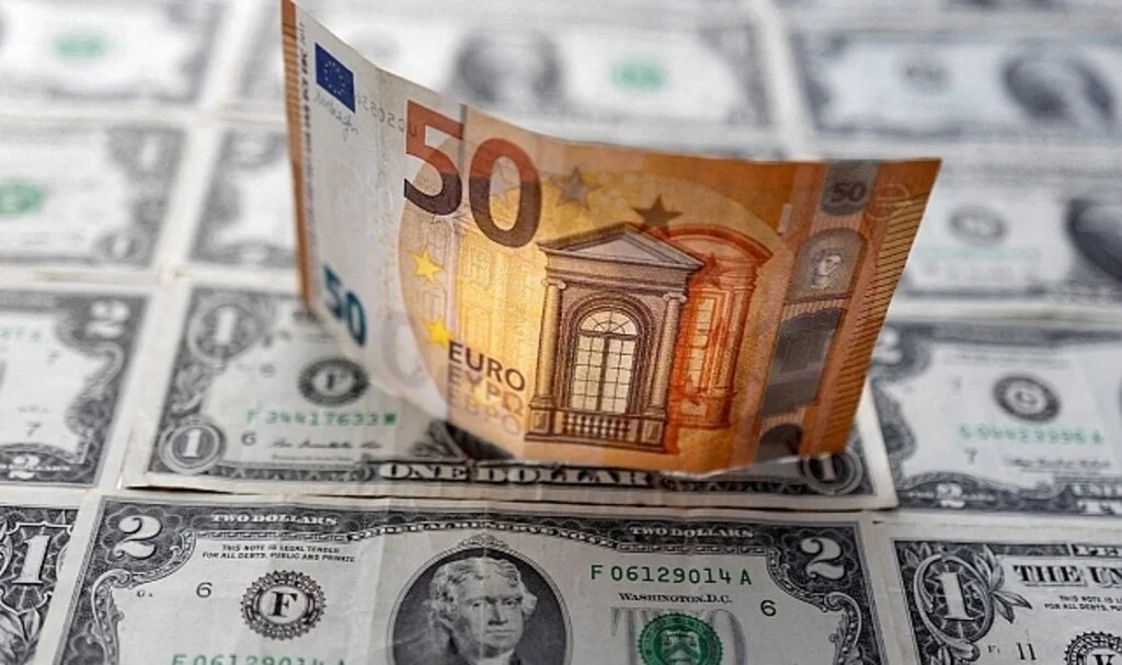 Geçtiğimiz hafta hem vatandaşlar hem şirketler dövizini sattı