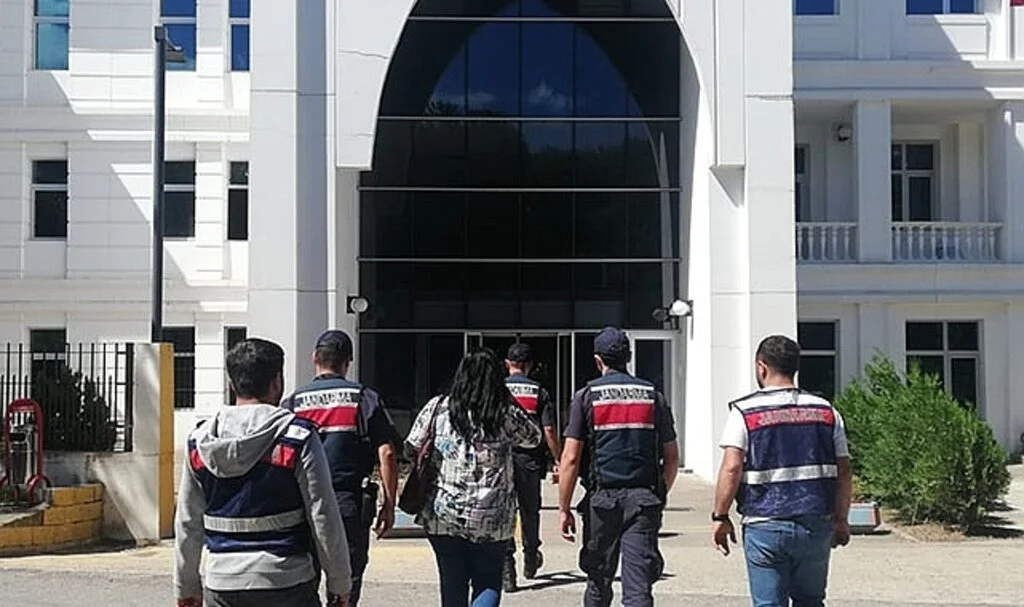Giresun'da haklarında hapis cezası bulunan 2 kişi yakalandı