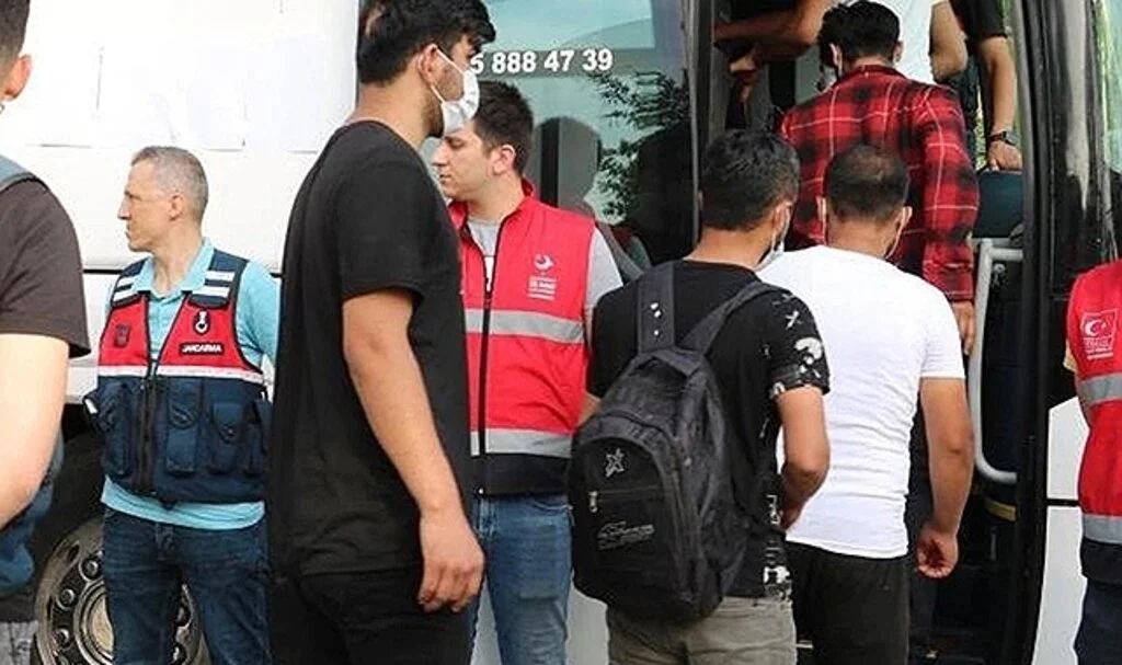 Göç idaresi rakamları paylaştı: Sınır dışı edilen düzensiz göçmen sayısında artış