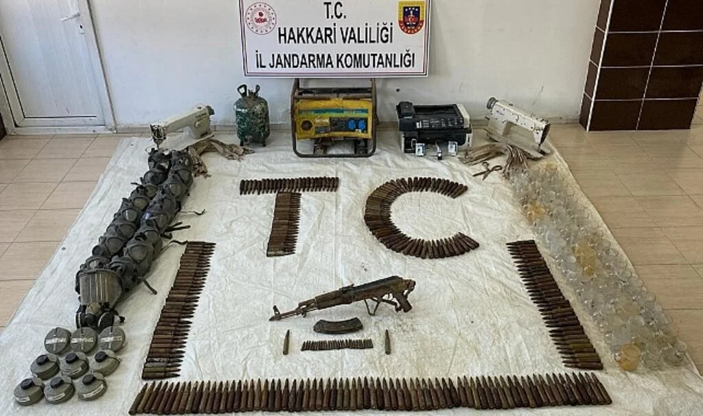Hakkari'de 7 katlı mağara ve terörist cesedi bulundu